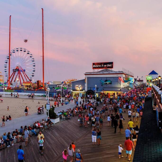 Beautiful Condo Sleeps 4- Only 2 Blocks From Beach Ocean City Esterno foto